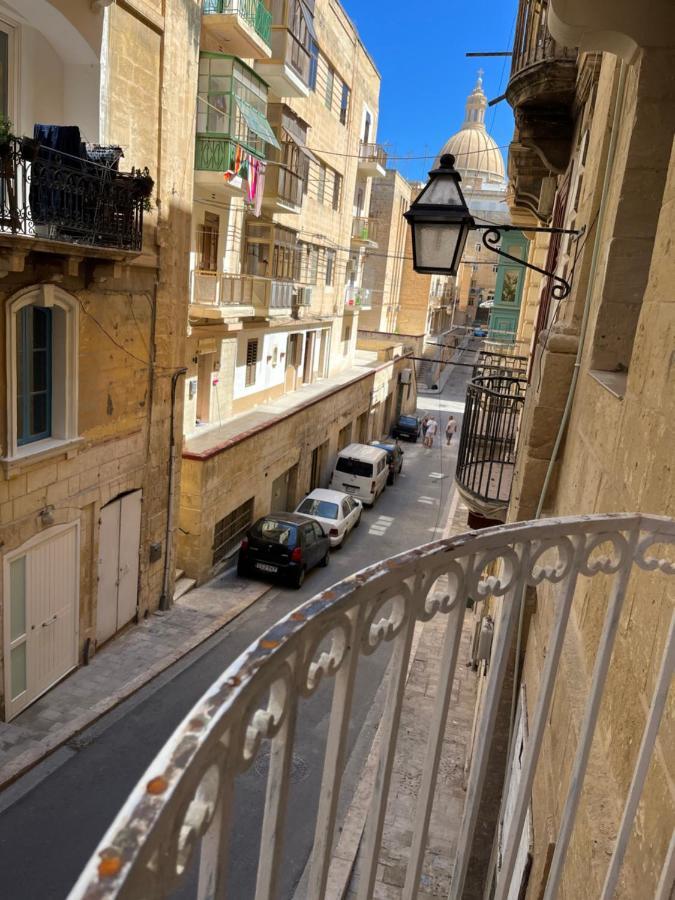 Traditional Townhouse In The Hearth Of La Valletta Esterno foto